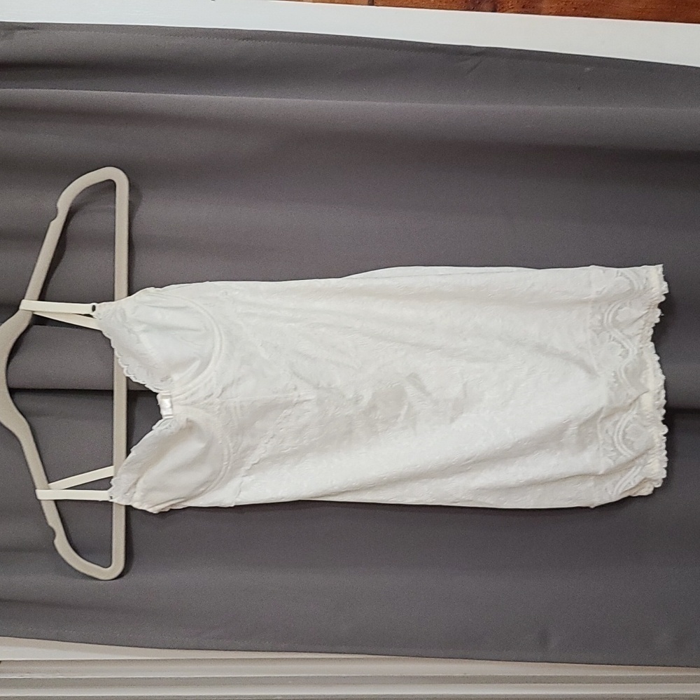 Ilusion Womens Slip Shapewear Ivory Built in Bra Gripper Hem Sz 32 B EUC